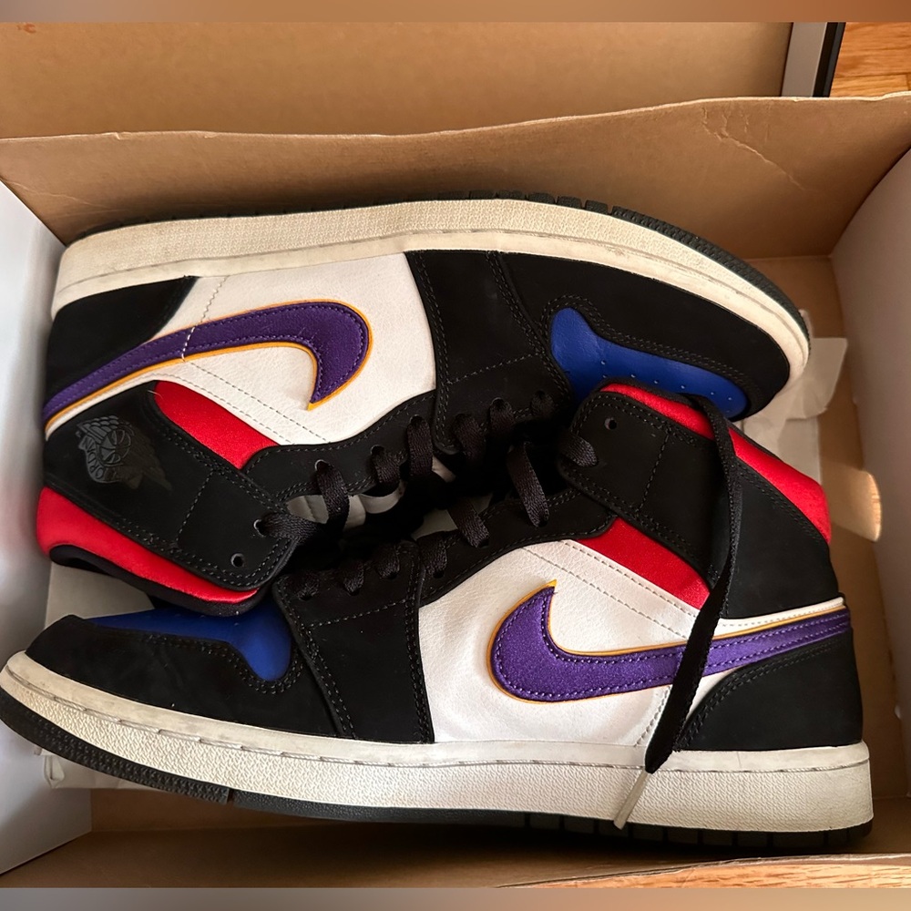 Air Jordan 1 Mid SE Rivals